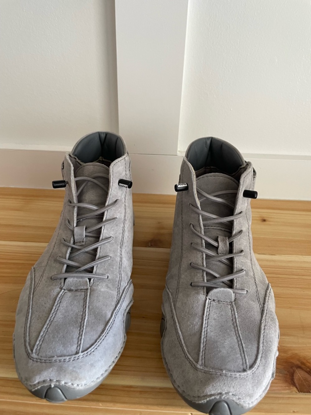 Clohoo Men's Casual Suede High-Top Sneakers in Light Gray